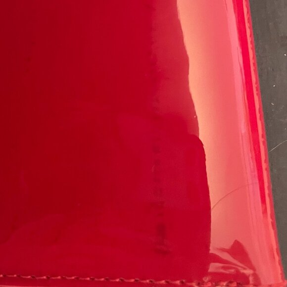 Adrienne Vittadini Red Patent Wristlet Zip Around, AND a Phone Charging Insert! - Picture 8 of 10